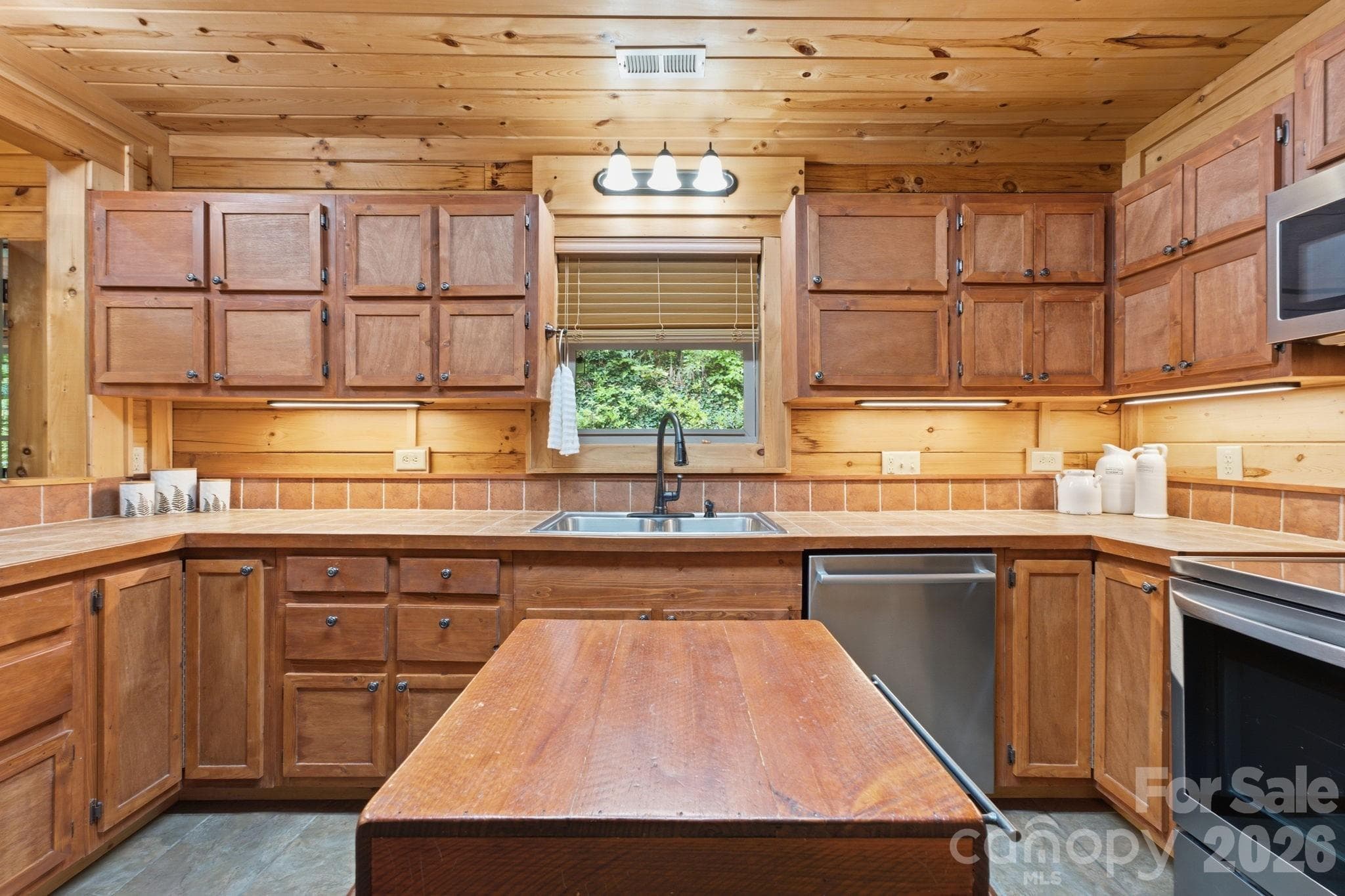 Single Family Residence at 1026 High Top Mountain Road, Whittier, photo 14 of 39