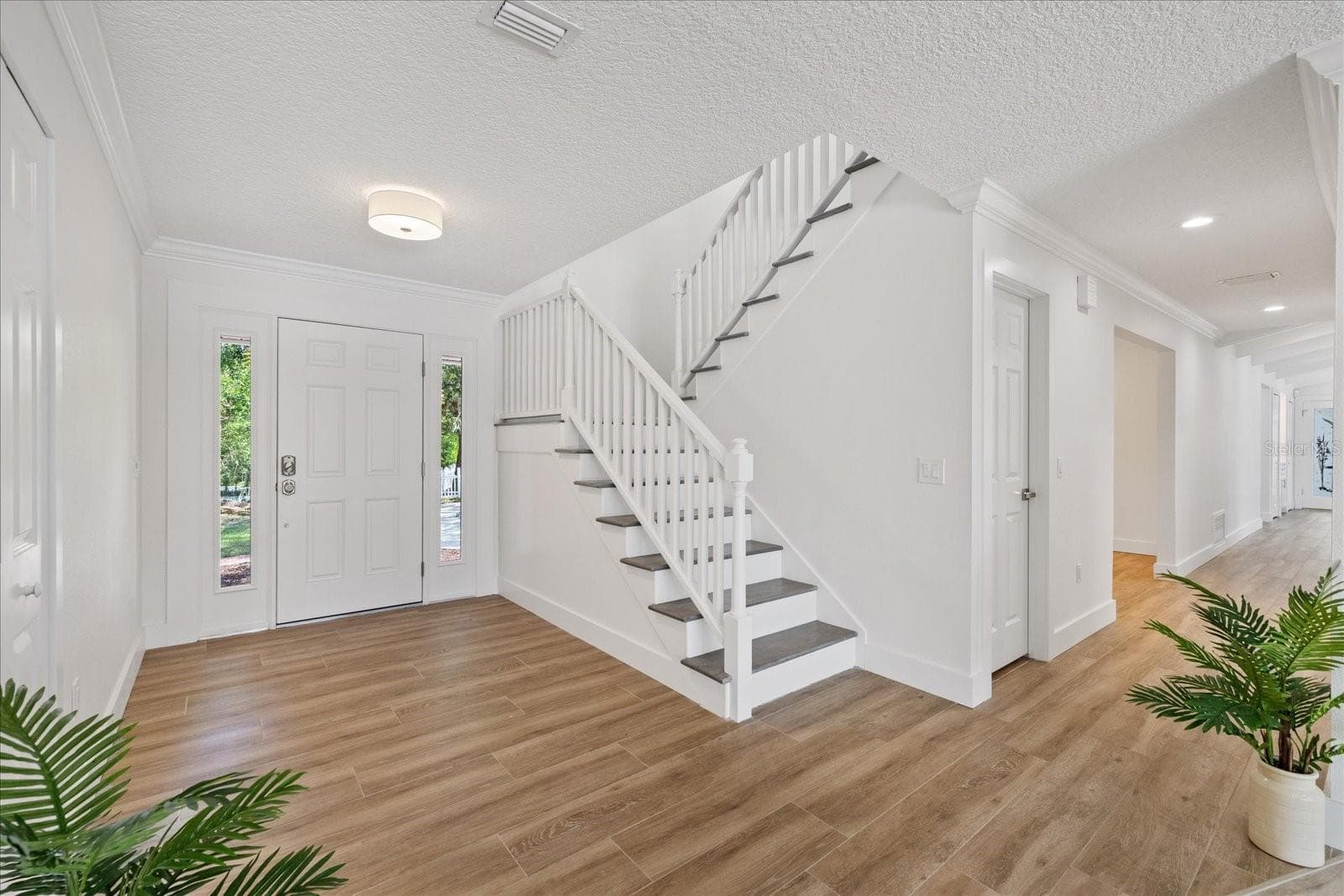 Entry looking down hallway to kitchen, dining and living room - 5623 HULL CT, NEW PORT RICHEY