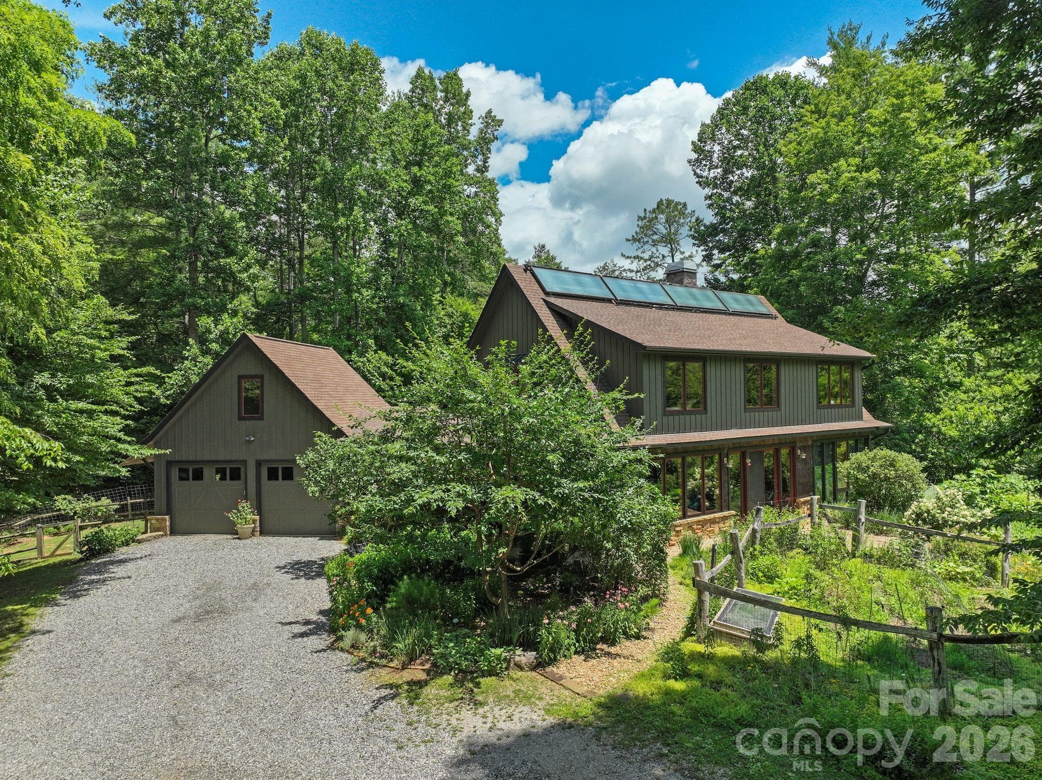 24 Merriwood Trail, private 2.26ac estate - 24 Merriwood Trail, Arden