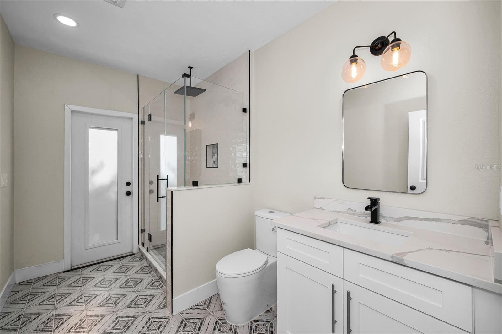 Walk-in shower, yard Bath - 1629 SALMONBERRY ST, WESLEY CHAPEL