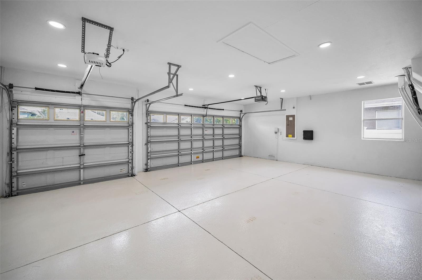 3 Car Garage - 1629 SALMONBERRY ST, WESLEY CHAPEL