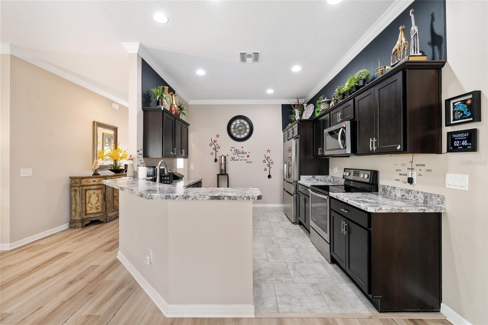 Kitchen with bar seating open to the main living area - 1194 MCDONOUGH PL, THE VILLAGES