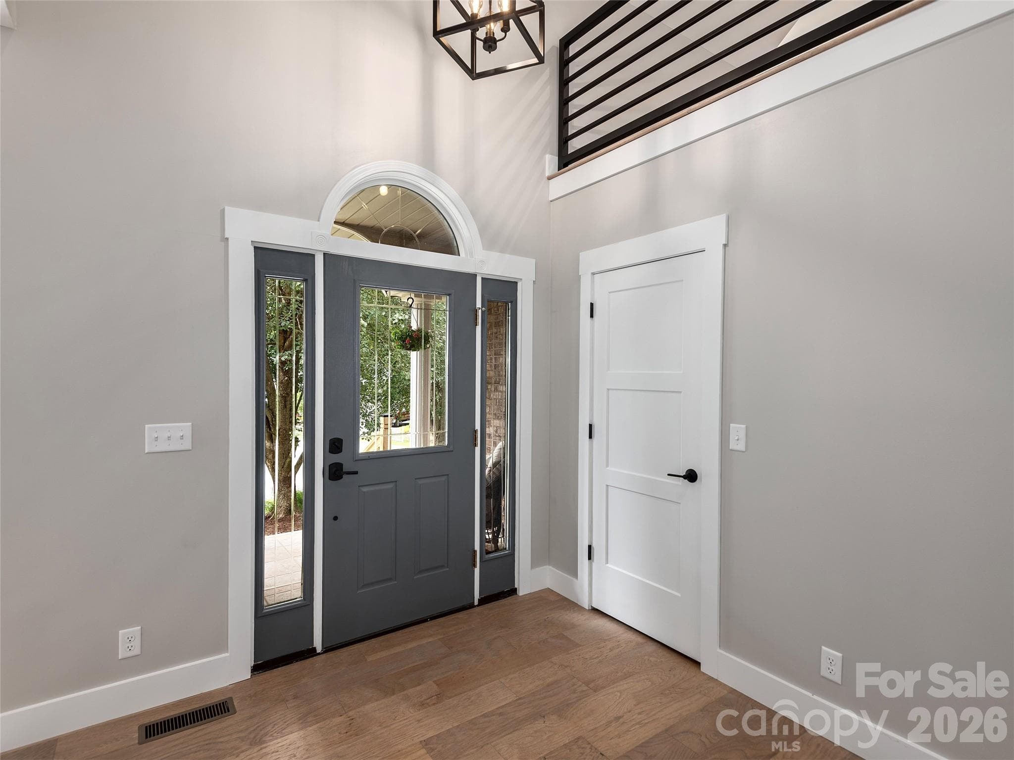 Single Family Residence at Hendersonville, photo 4 of 36