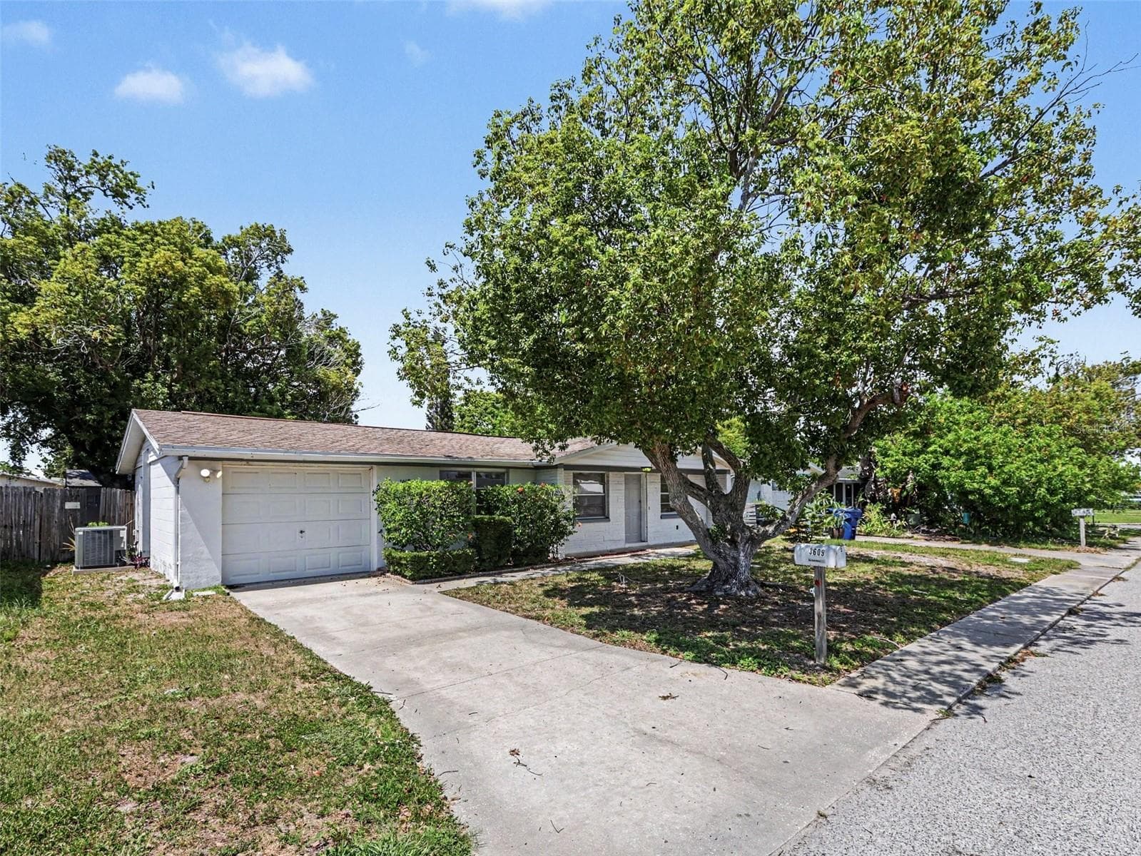 Single Family Residence at 3609 TRUMAN DR, HOLIDAY, photo 2 of 21