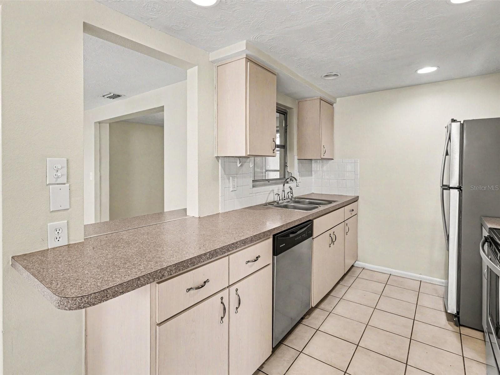 Single Family Residence at 3609 TRUMAN DR, HOLIDAY, photo 5 of 21
