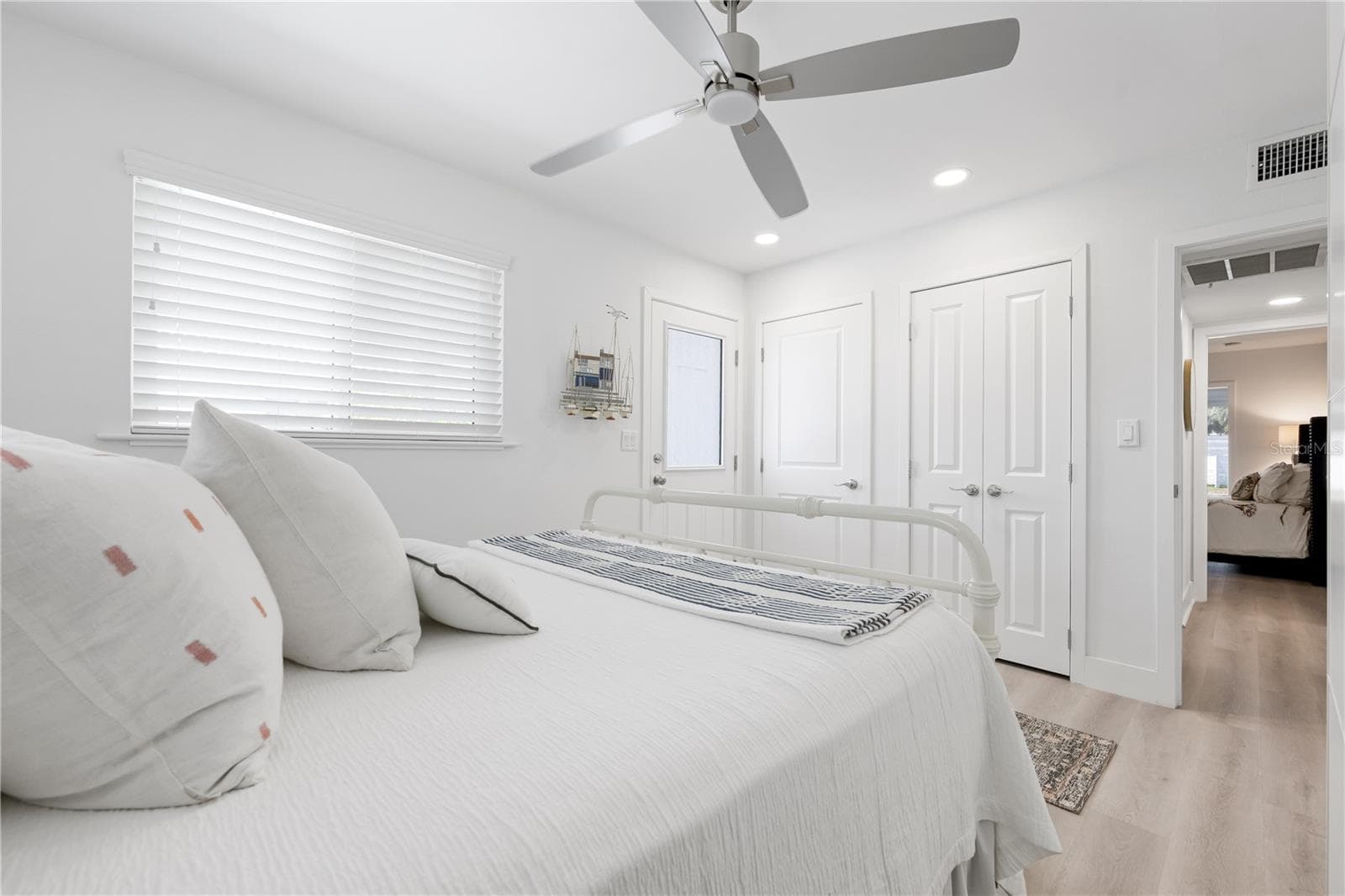 bedroom 2 with double closets - 524 SPANISH DR S #125, LONGBOAT KEY