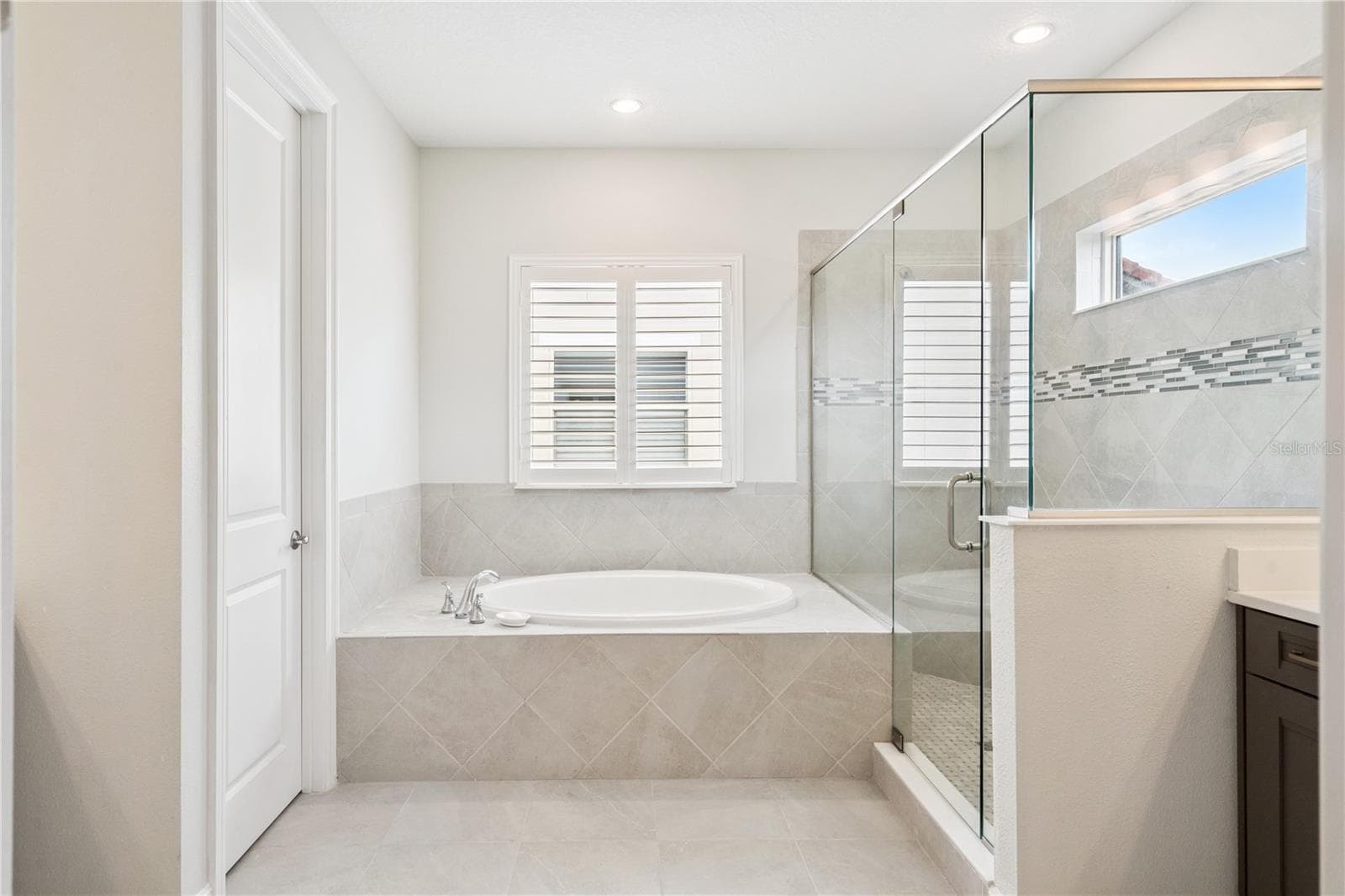 Primary Bath - 15709 SHOREBIRD LN, WINTER GARDEN