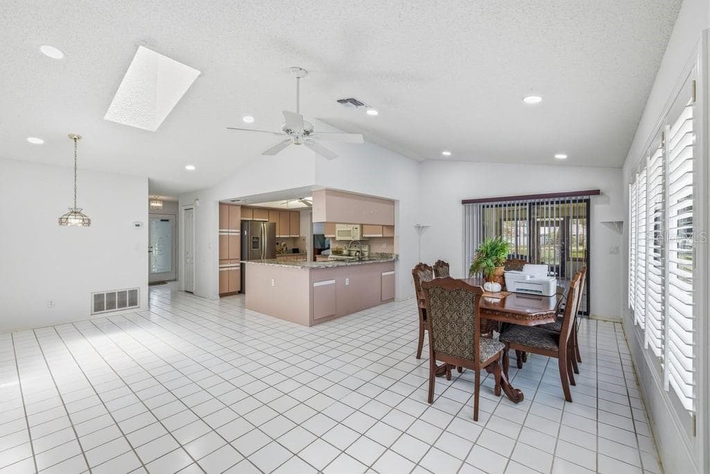 Single Family Residence at 10186 SLEEPY WILLOW CT, SPRING HILL, photo 11 of 30