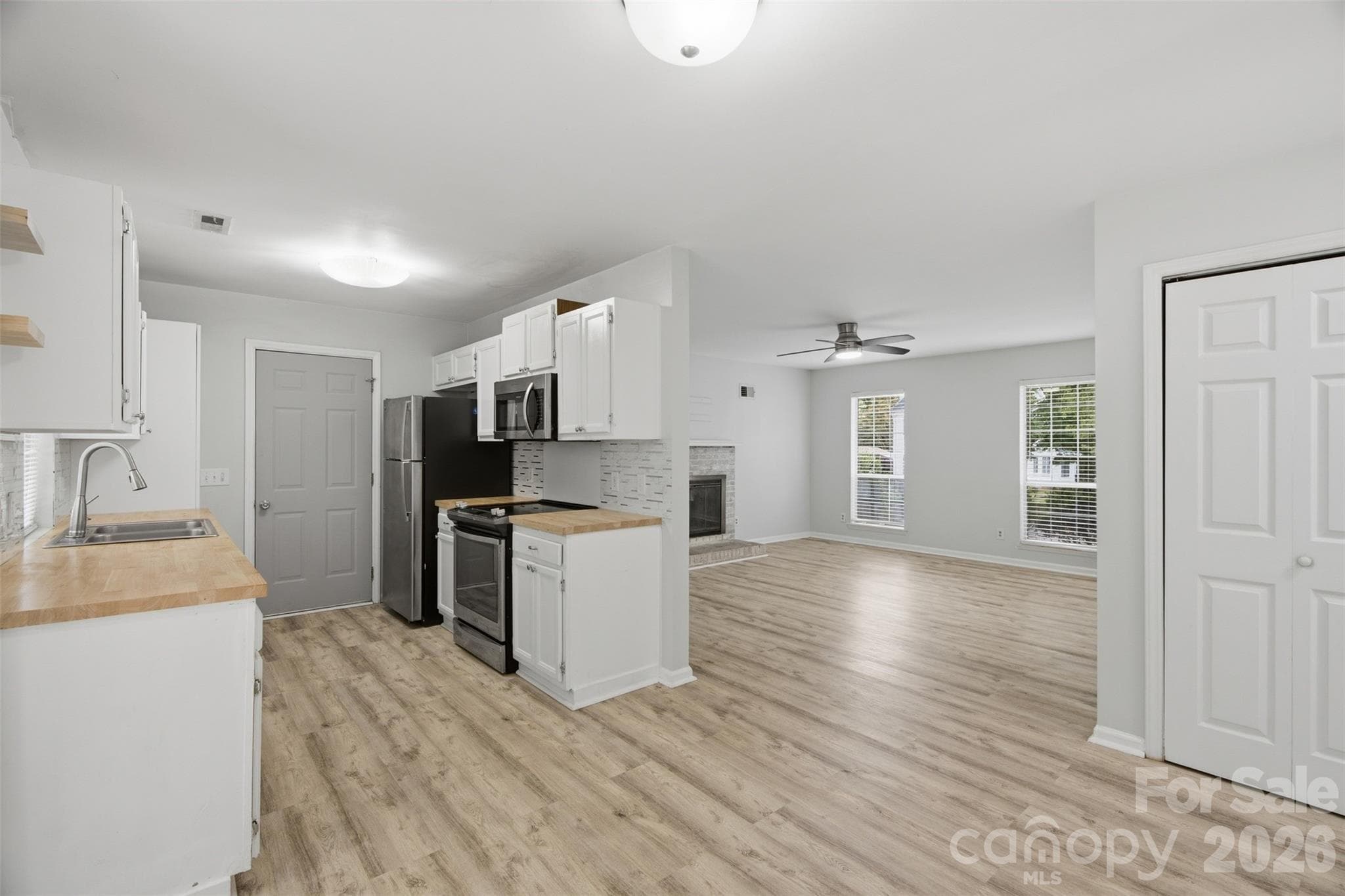 Single Family Residence at 8345 Houndstooth Drive, Charlotte, photo 8 of 24