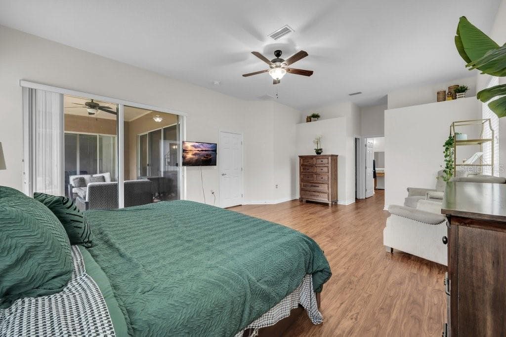 Single Family Residence at 16135 BRIDGEDALE DR, LITHIA, photo 16 of 40