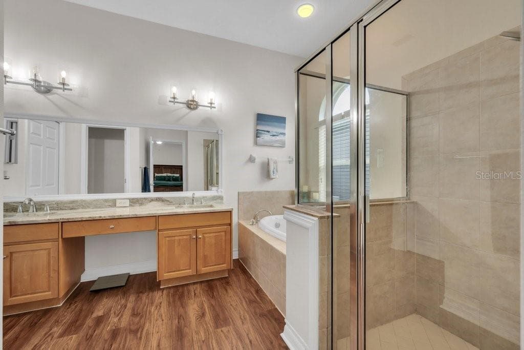 Single Family Residence at 16135 BRIDGEDALE DR, LITHIA, photo 18 of 40