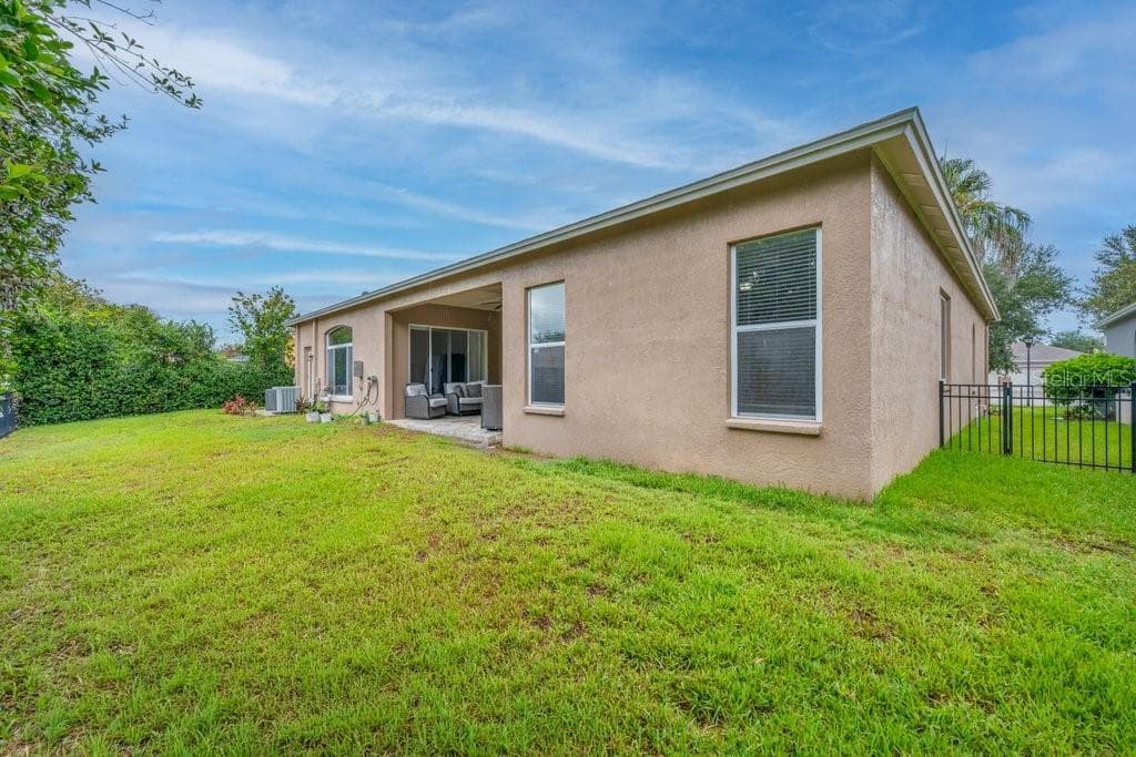 Single Family Residence at 16135 BRIDGEDALE DR, LITHIA, photo 30 of 40