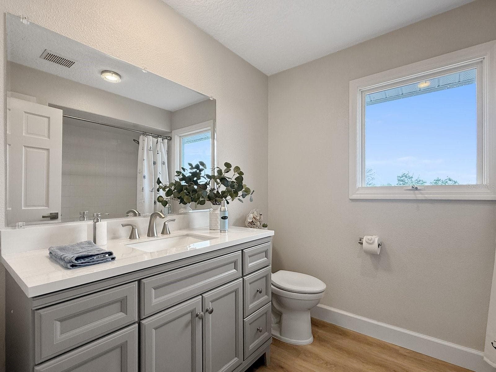 Upstairs ensuite bathroom for bedroom 3 - 5623 HULL CT, NEW PORT RICHEY