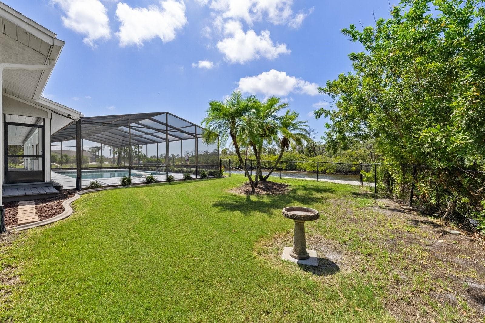 Fenced yard for pets - 5623 HULL CT, NEW PORT RICHEY