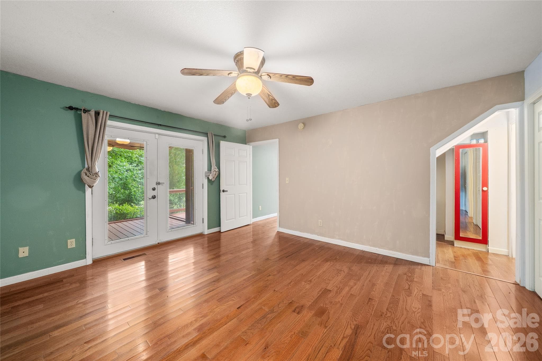 Primary w/extra closet - Hendersonville