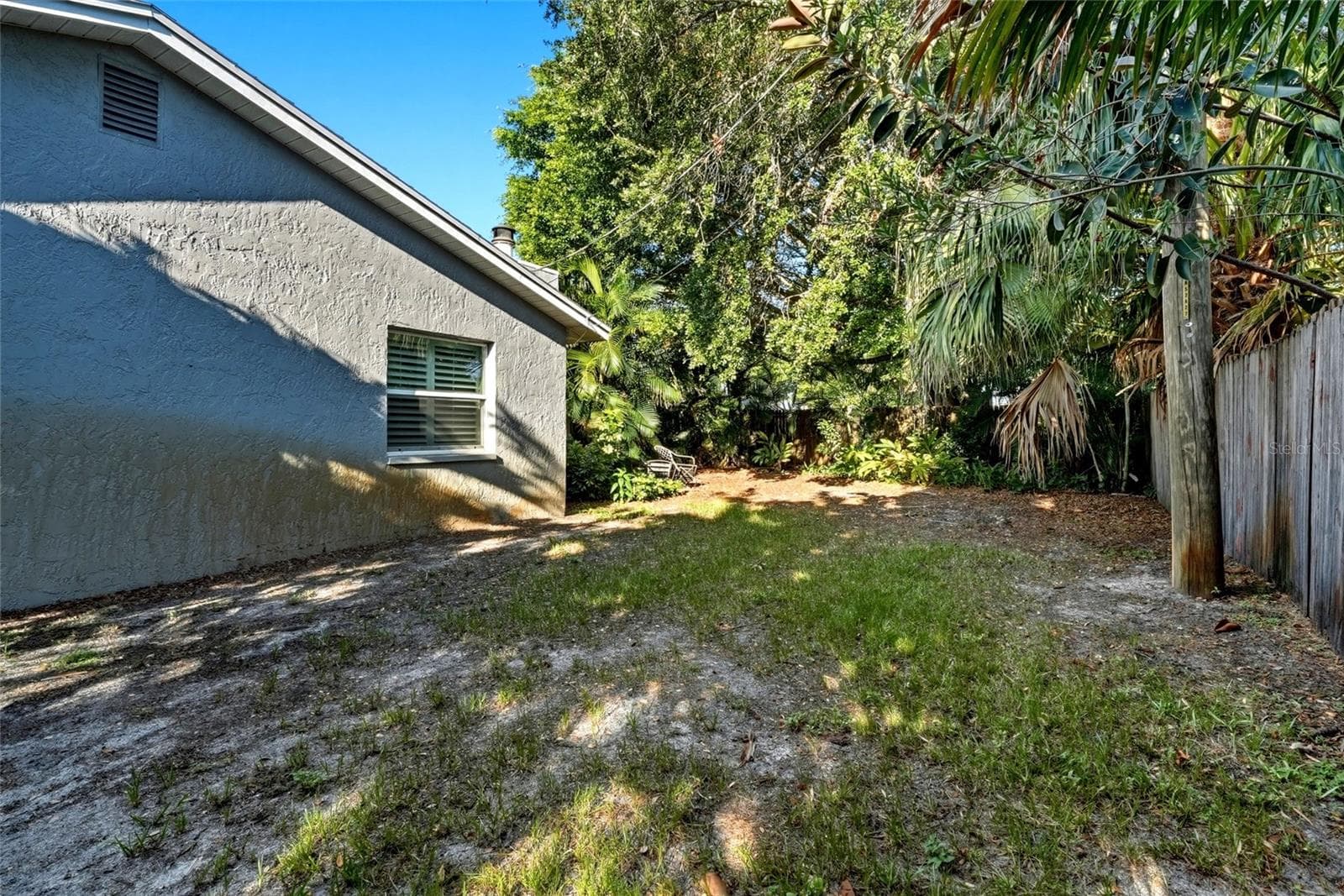 2310 side yard - 2310 29TH ST N, ST PETERSBURG