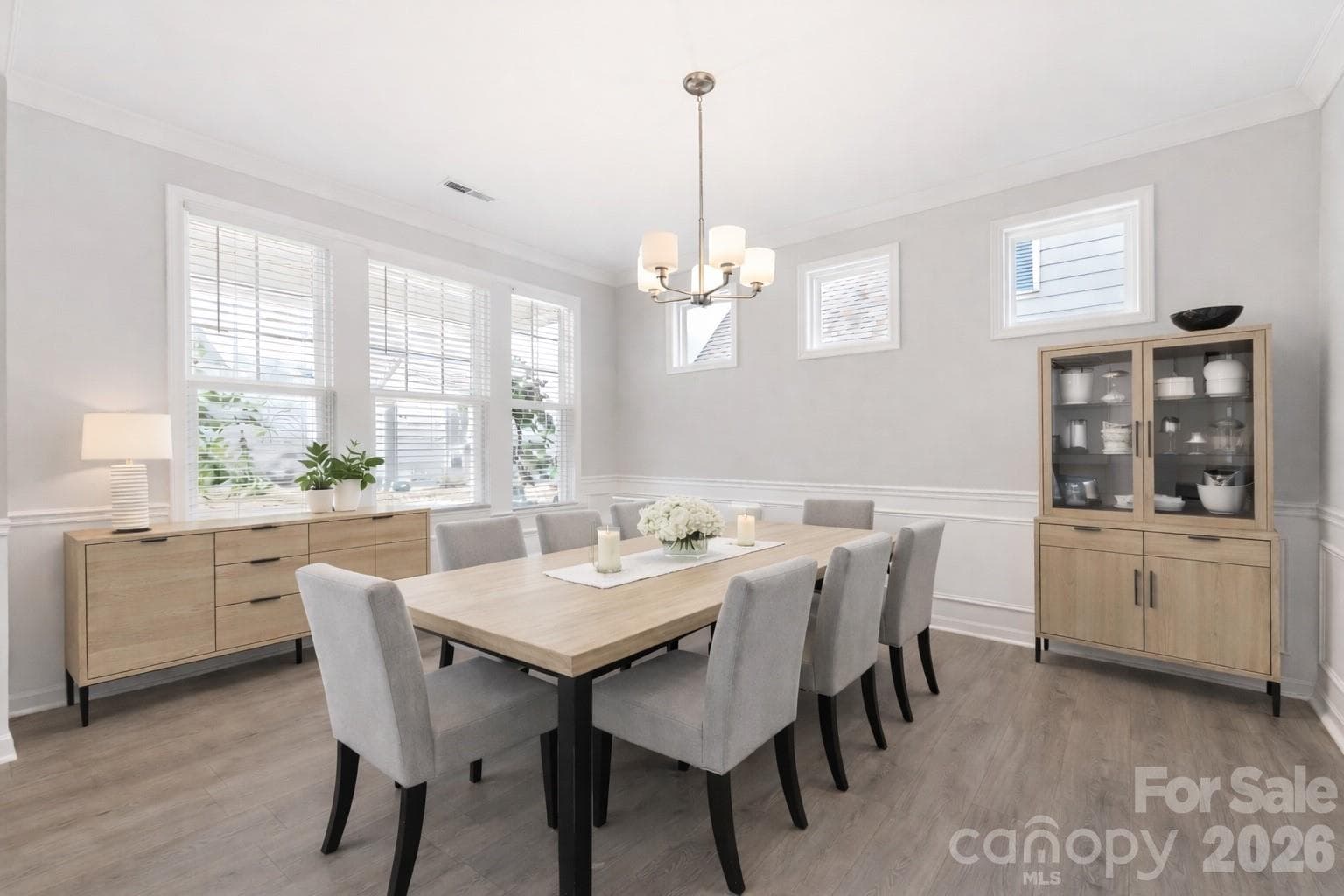 virtually staged dinning room - Mooresville