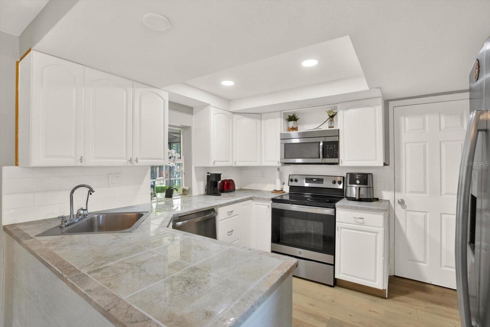 kitchen - 3920 BEACON SQUARE DR, HOLIDAY