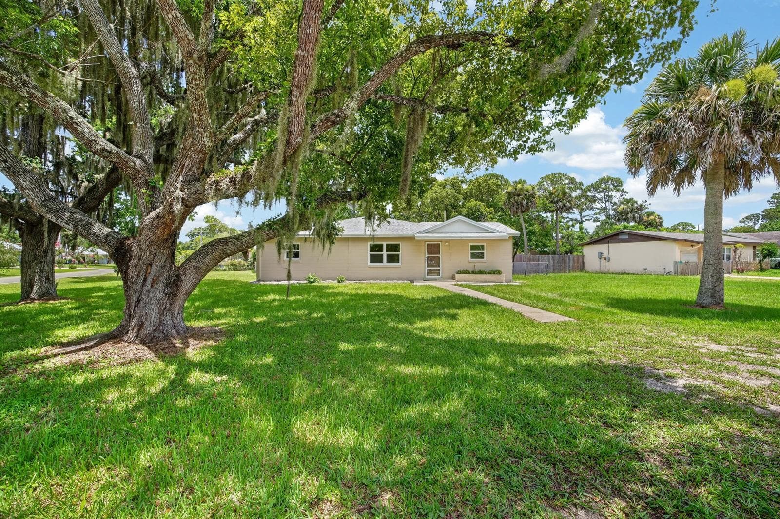 Single Family Residence at 2205 JUNIPER DR, EDGEWATER, photo 2 of 24