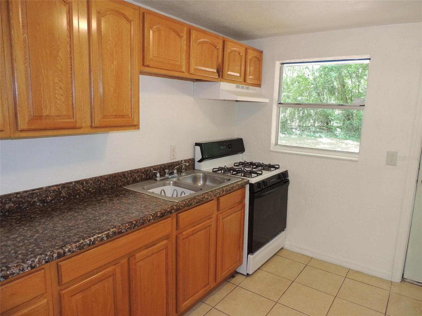 Kitchen - 1146 NE 2ND PL, WILLISTON