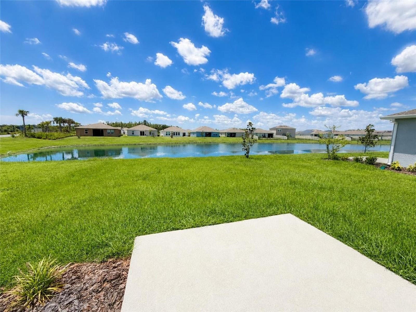 Pond View - 5632 LOGGIA LN, KISSIMMEE