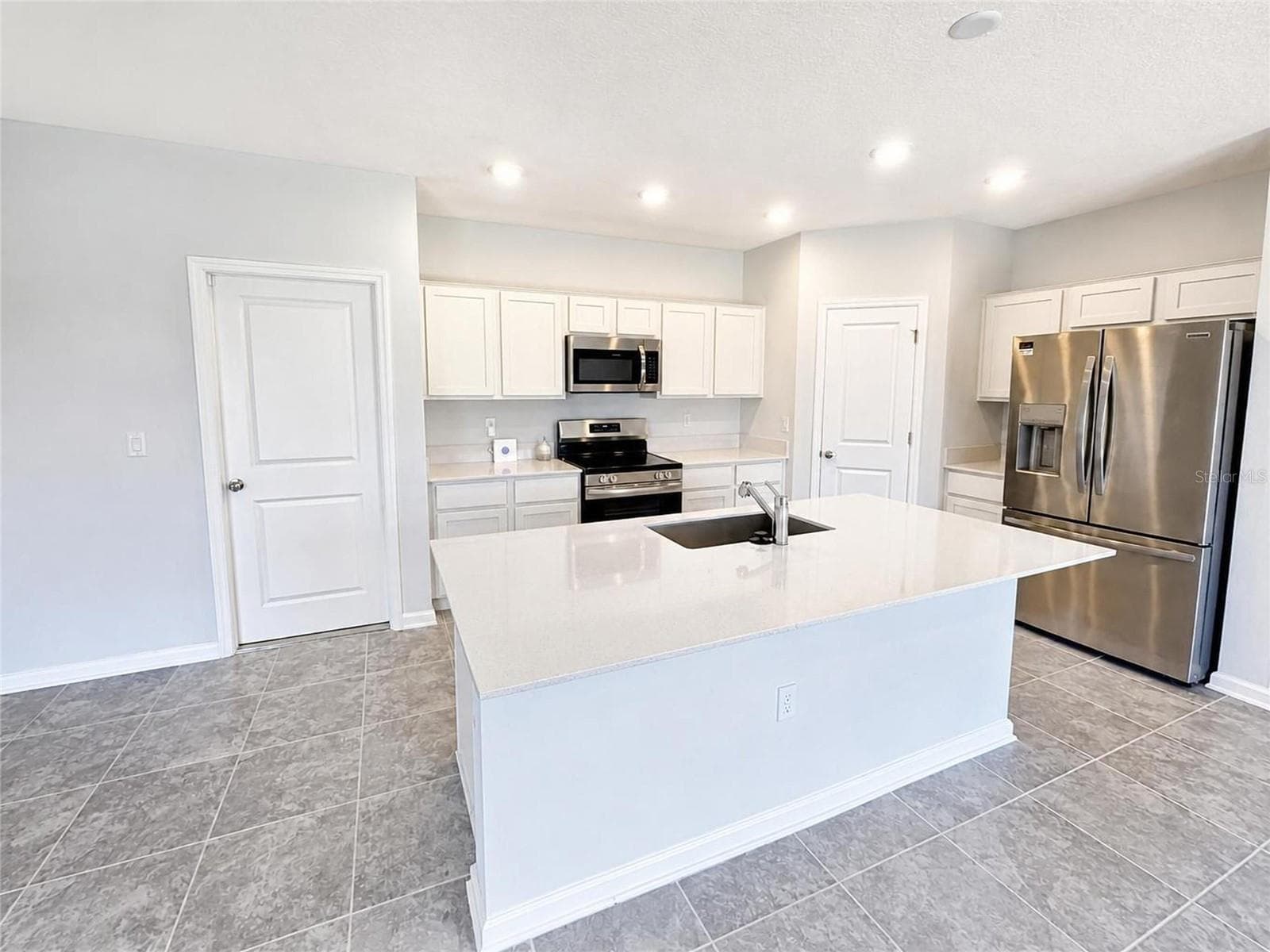 Kitchen - 5632 LOGGIA LN, KISSIMMEE