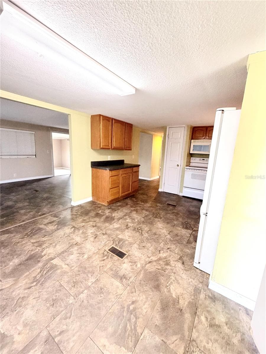 Manufactured Home at 14224 SANDHURST ST, BROOKSVILLE, photo 6 of 28