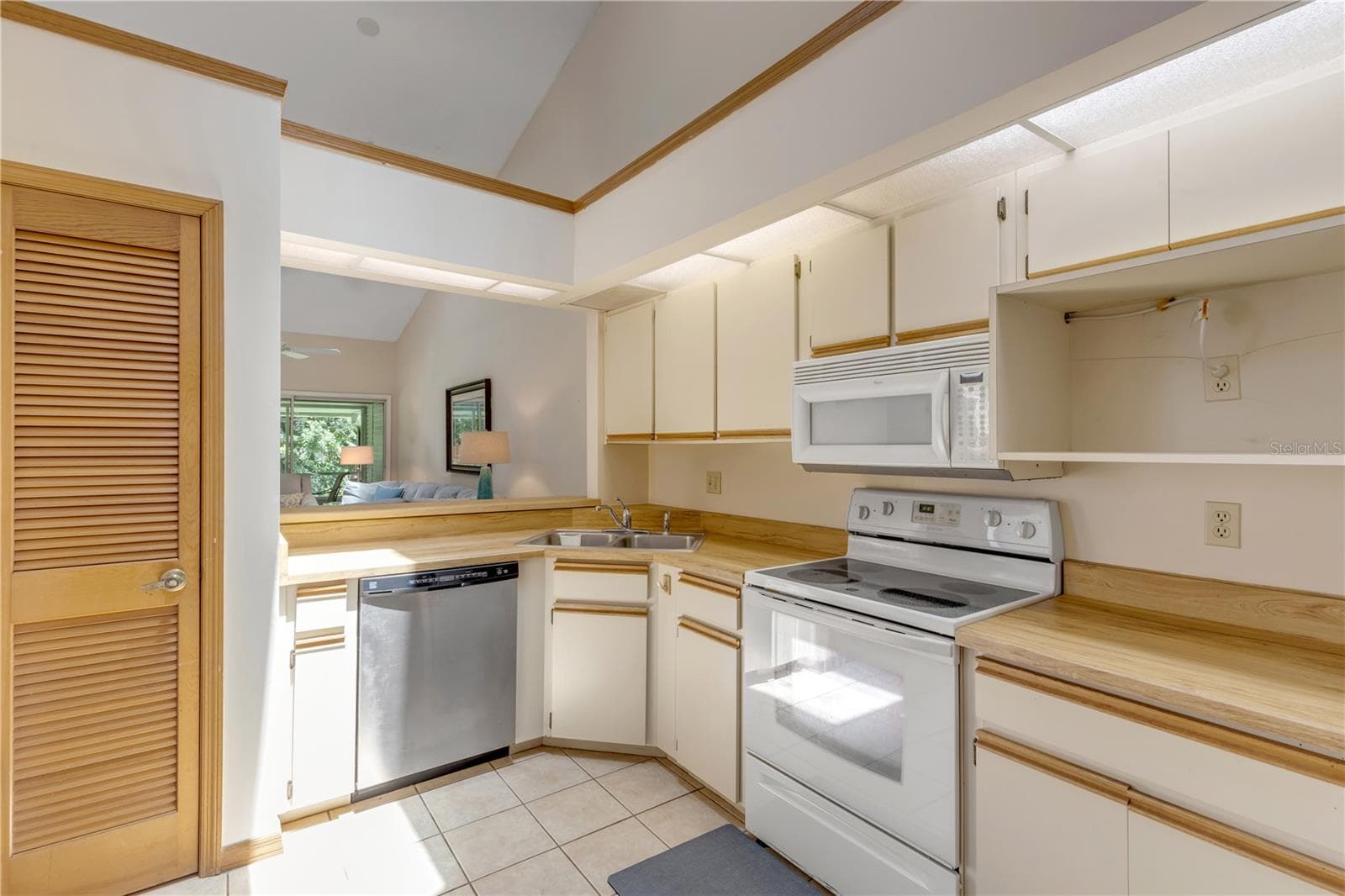Townhouse at 937 MEADOW VIEW DR #B, PORT ORANGE, photo 11 of 49