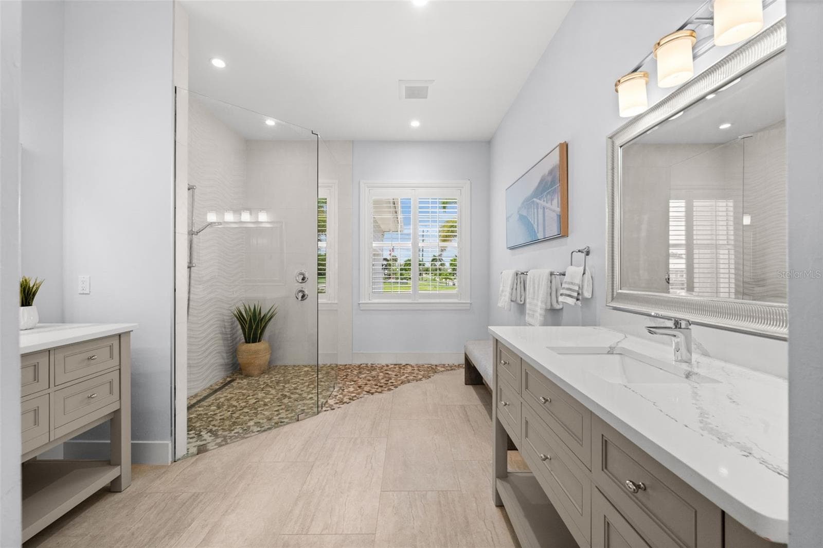 Dual sinks and 2 walk in closets in the primary - 105 SW 52ND ST, CAPE CORAL