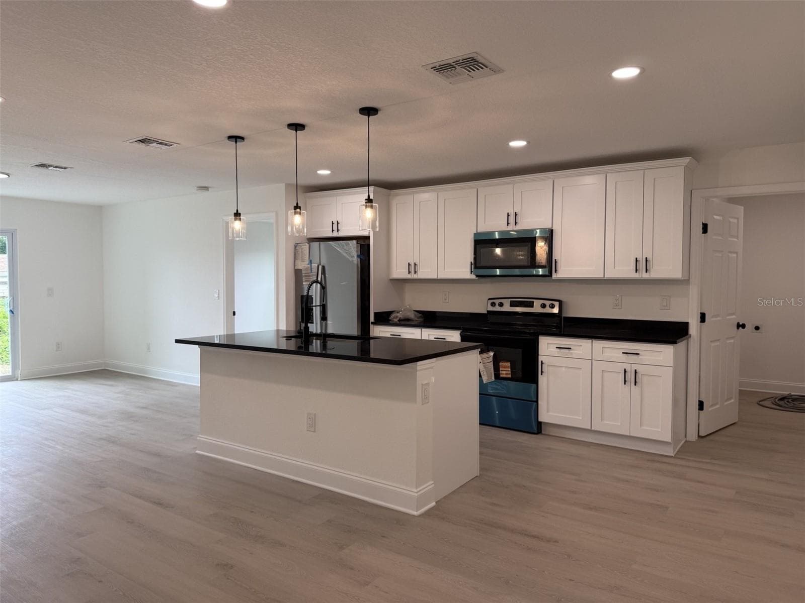 Single Family Residence at 5400 LAFAYETTE AVE, SEBRING, photo 2 of 40