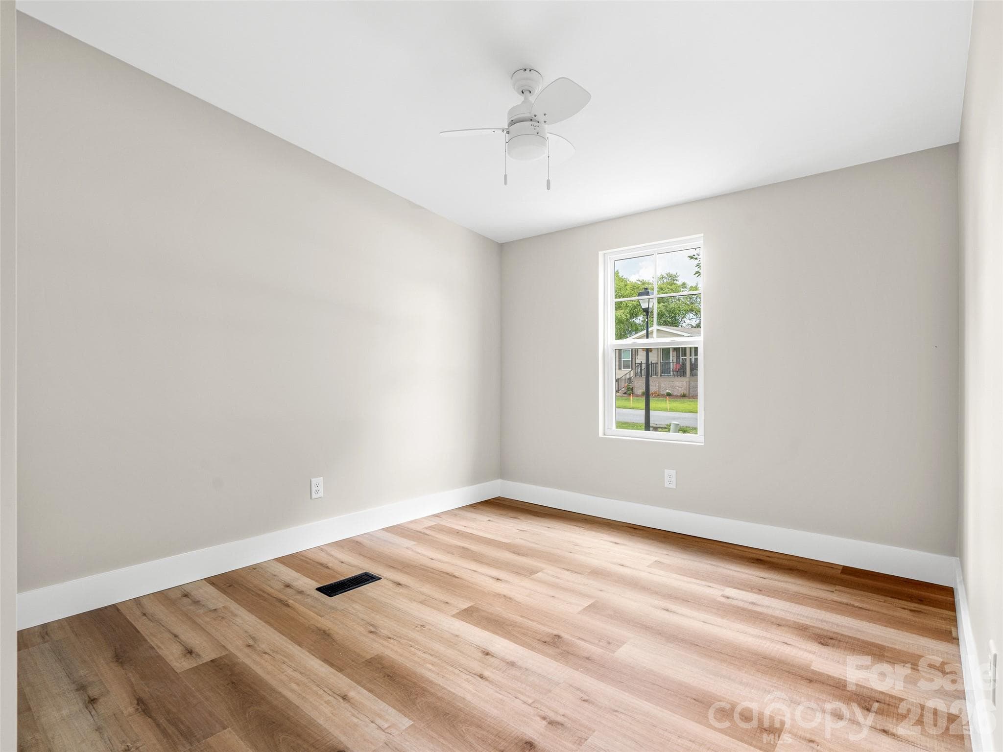 Single Family Residence at 448 Riverwind Drive, Hendersonville, photo 26 of 43