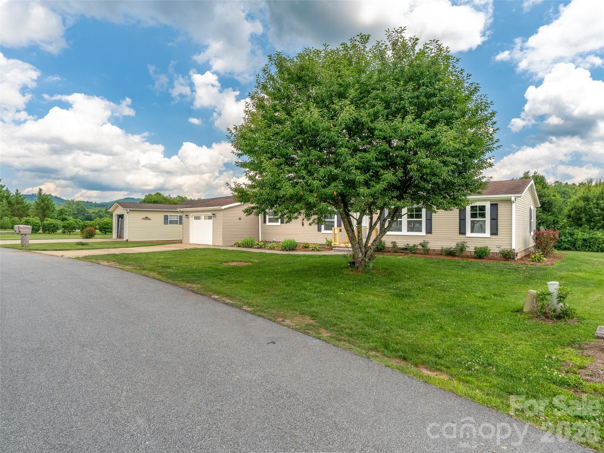 Single Family Residence at 448 Riverwind Drive, Hendersonville, photo 39 of 43