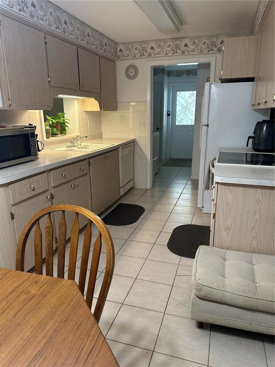Galley Kitchen - BEVERLY HILLS UNIT 02, BEVERLY HILLS