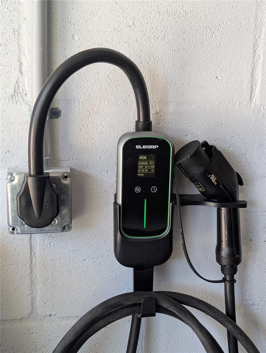 50 amp outlet in garage - 5832 NW 63RD PL, OCALA
