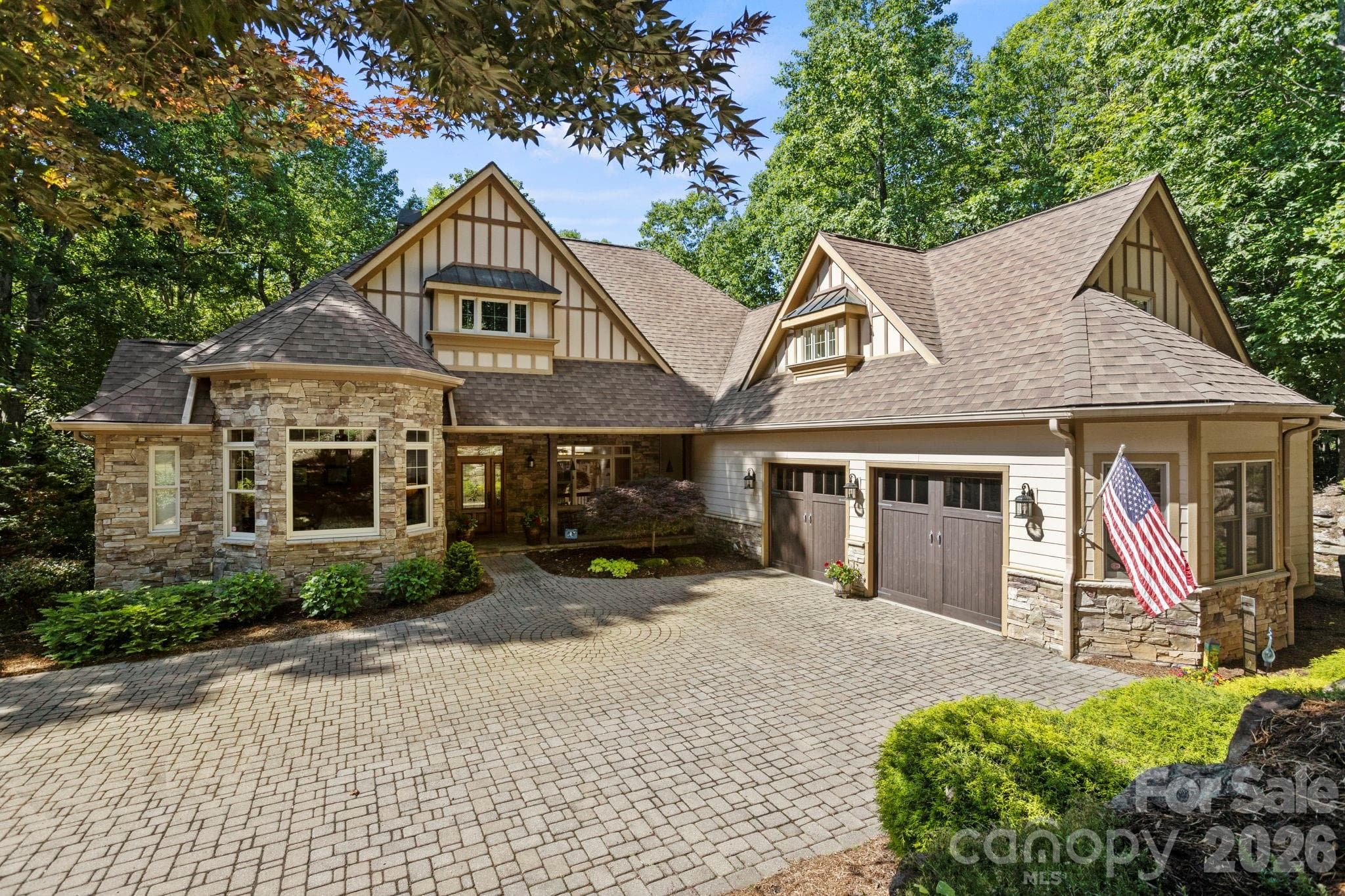 Single Family Residence at 132 Pinnacle Peak Lane, Flat Rock, photo 2 of 48