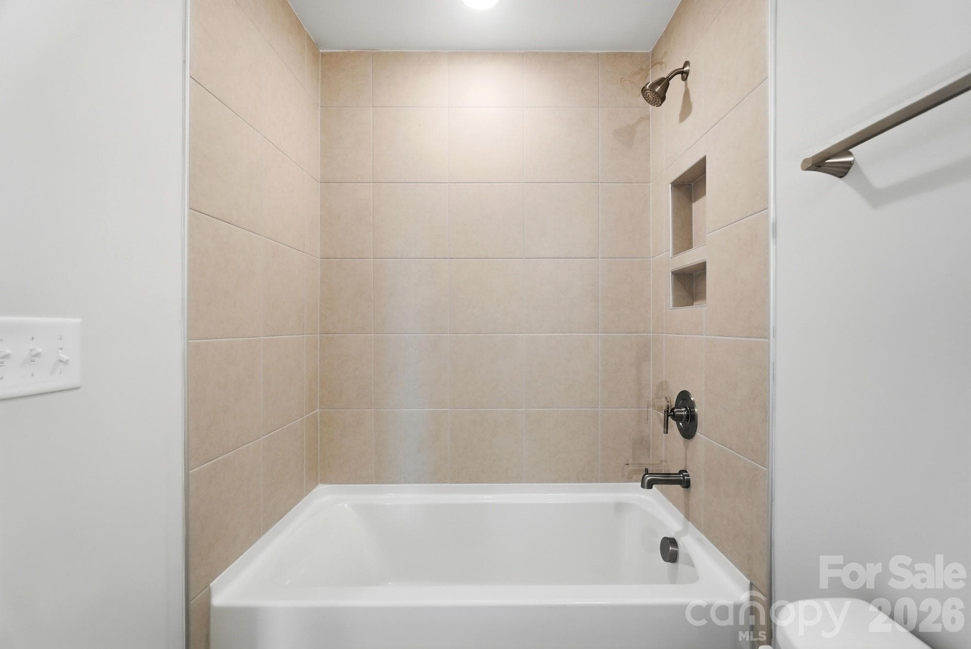 Upper-level bathroom - 3057 Constitution Lane, Gastonia
