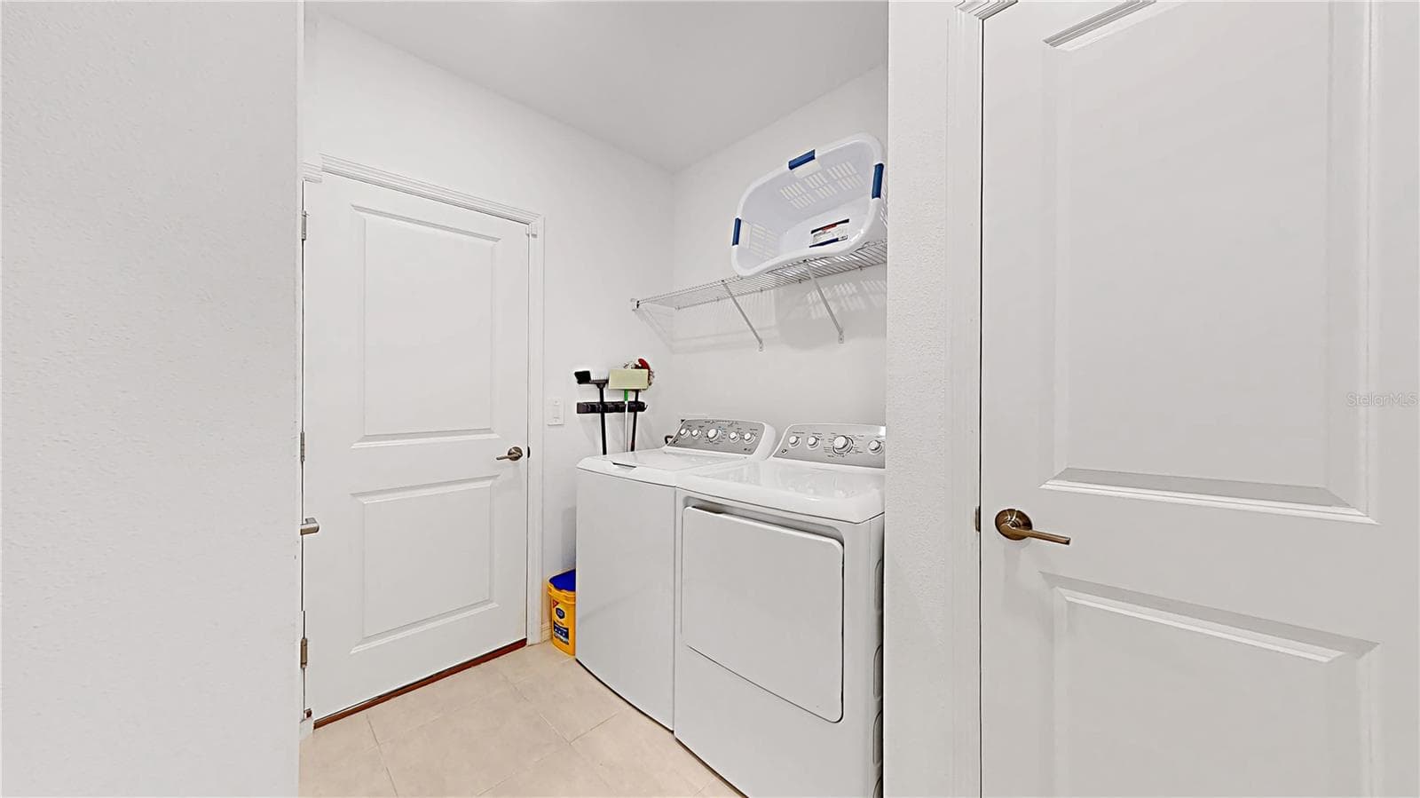 Single Family Residence at 33941 SKY BLOSSOM CIR, LEESBURG, photo 27 of 34