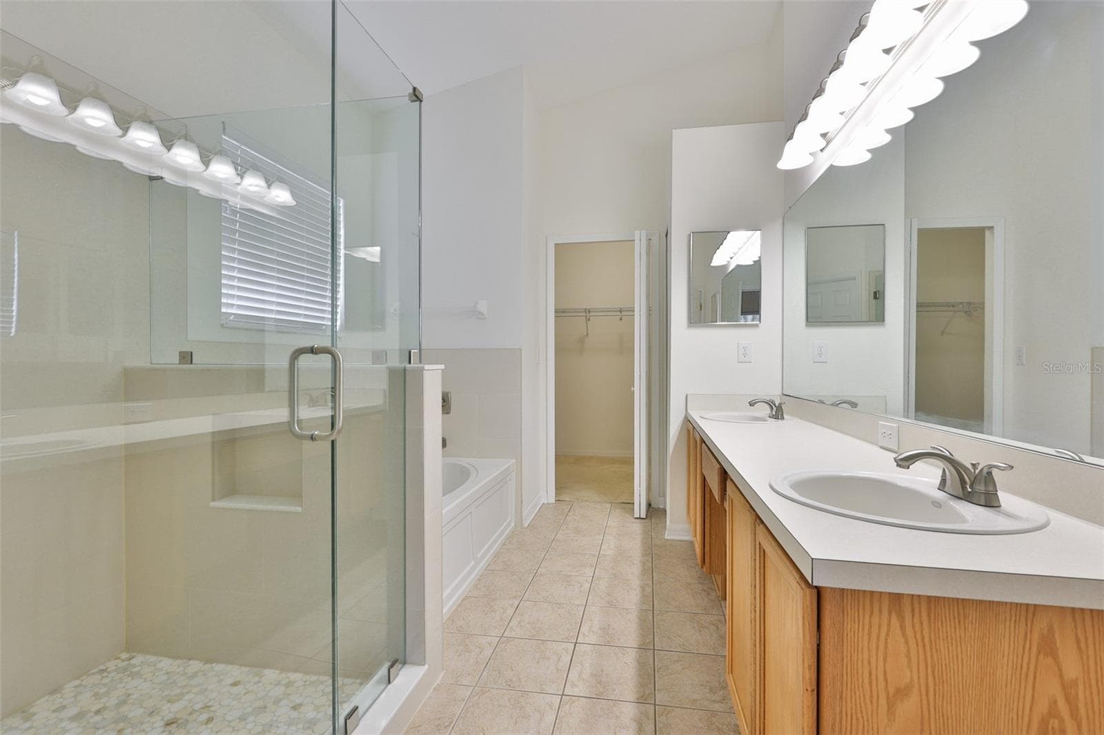 Single Family Residence at 11813 STONEWOOD GATE DR, RIVERVIEW, photo 24 of 45