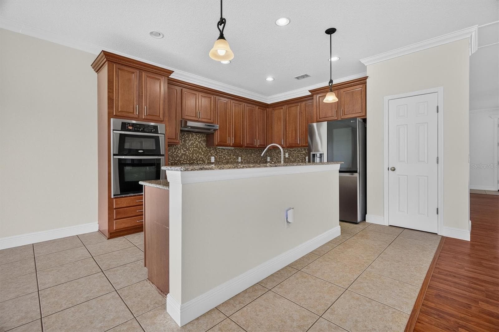 Beautiful Kitchen with bar area - 3922 CEDAR HAMMOCK TRL, ST CLOUD
