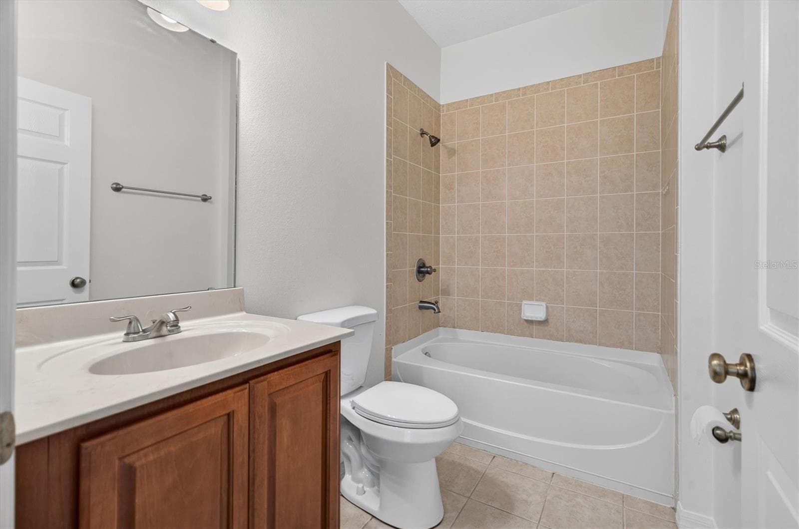 Hallway Bathroom - 3922 CEDAR HAMMOCK TRL, ST CLOUD