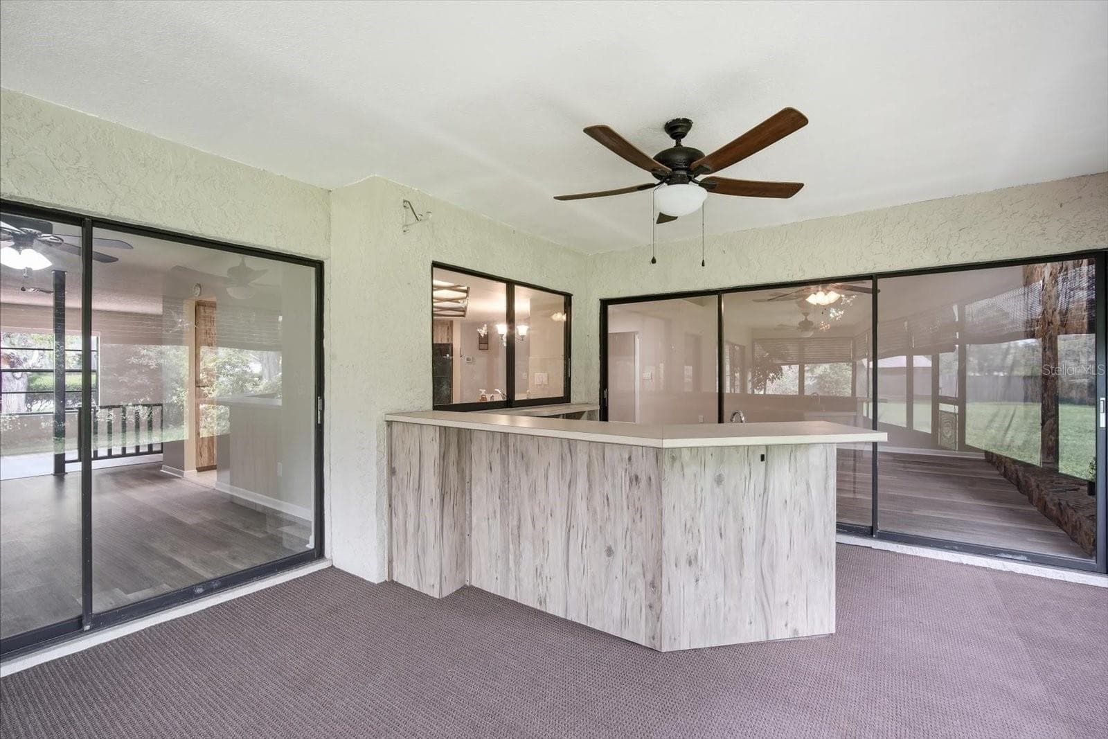 Massive outdoor covered, screened lanai with outdoor kitchen and ceiling fans - 1405 LAUREL CT, PLANT CITY