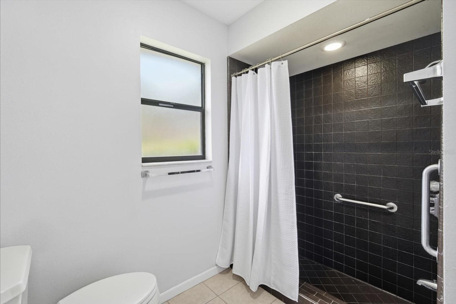 Primary En Suite Shower - 1405 LAUREL CT, PLANT CITY