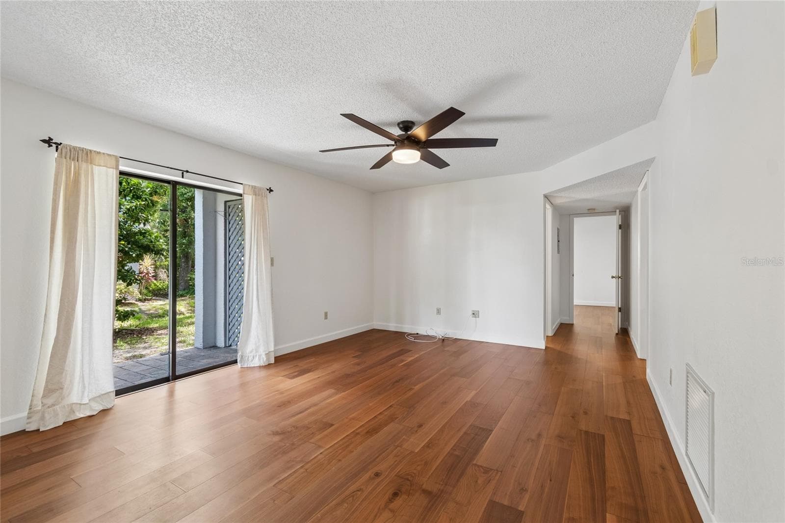 Living Room / Sliders to Covered Patio - 11800 PARK BLVD #401, SEMINOLE