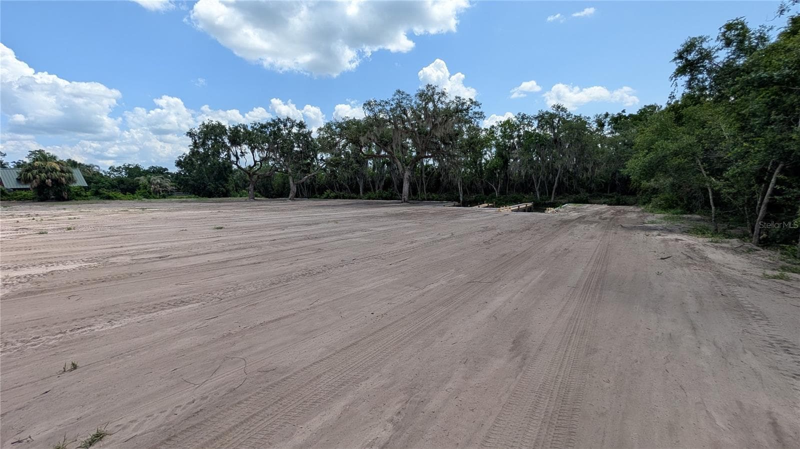 View of property from the side - SULEN RD, LADY LAKE