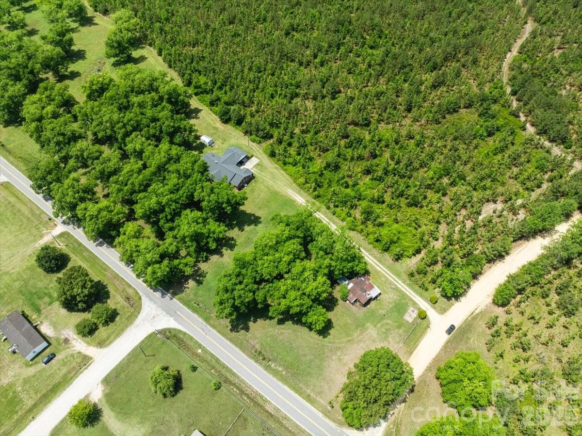 Single Family Residence at 464 Lark Road, Cheraw, photo 13 of 48