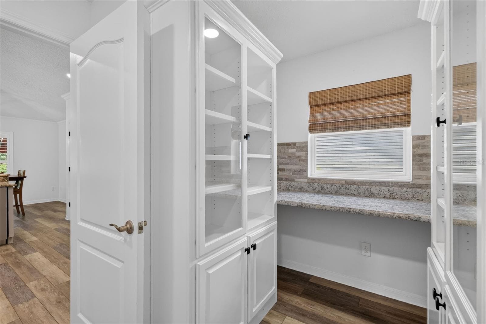 Spacious Butler Pantry with Custom Cabinetry - 522 LOMA PASEO DR, THE VILLAGES