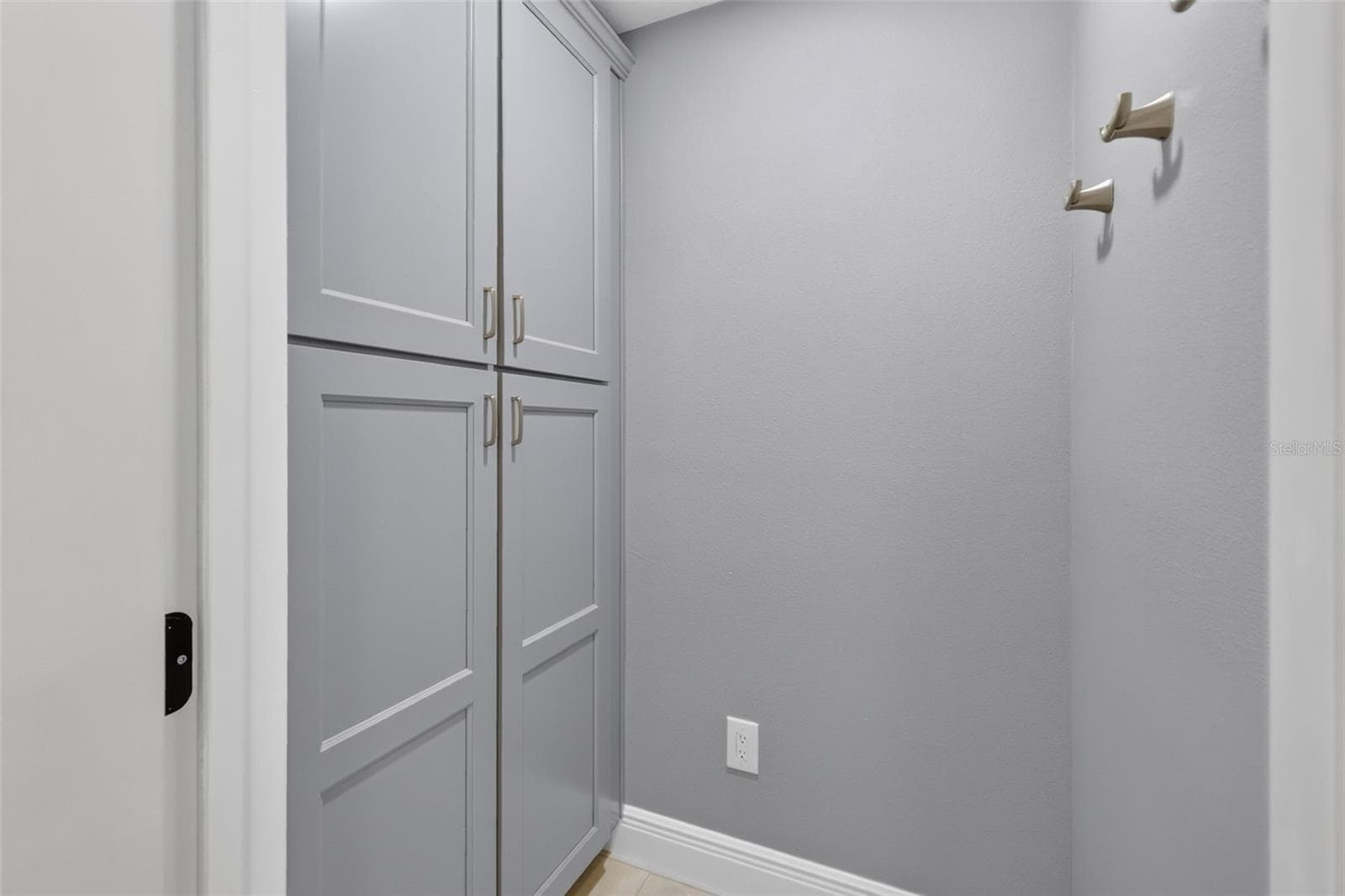 Primary Bathroom Walk-In Dressing Room - 522 LOMA PASEO DR, THE VILLAGES