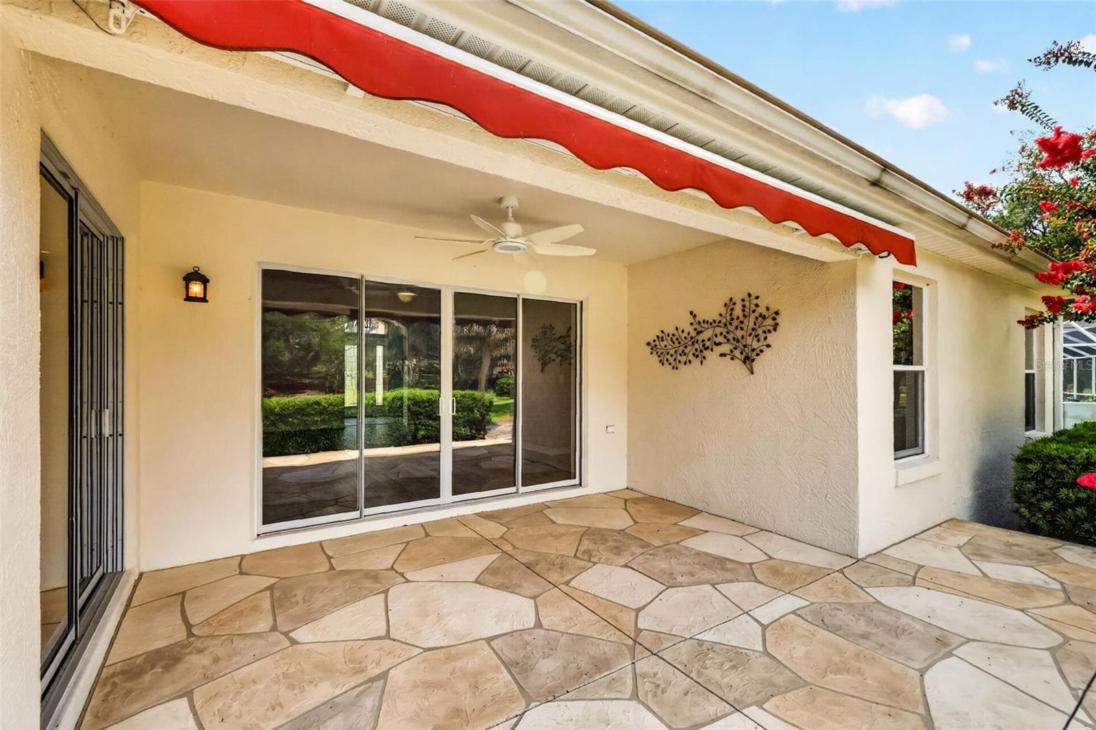 Lanai with Retractable Awning - 522 LOMA PASEO DR, THE VILLAGES