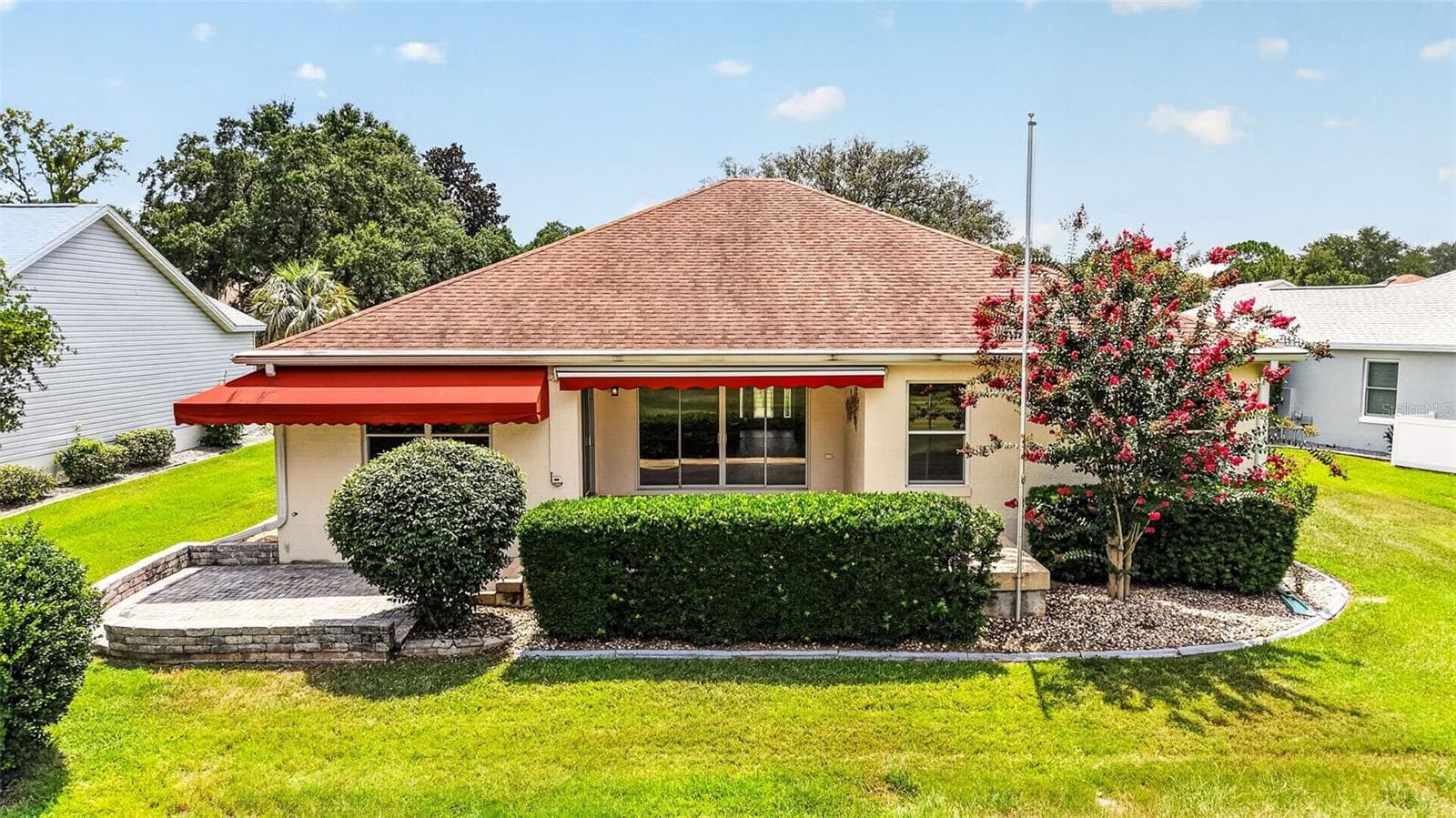 Rear Elevation with PRIVACY Landscaping - 522 LOMA PASEO DR, THE VILLAGES