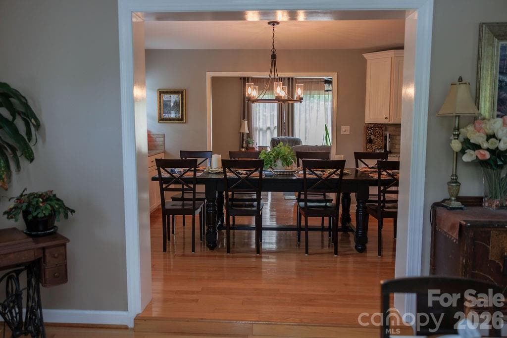 Dining room with great sight lines - Kings Mountain